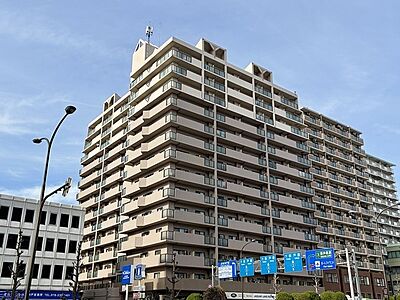 外観：阪神本線「神戸三宮」駅まで徒歩6分など2駅3路線が利用可能な利便性の高いロケーションです。【現地外観写真】