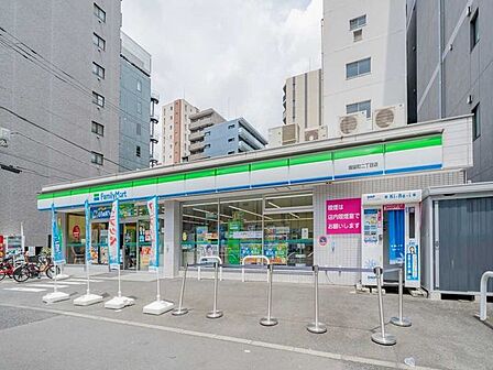 ファミリーマート 堀留町二丁目店 180m