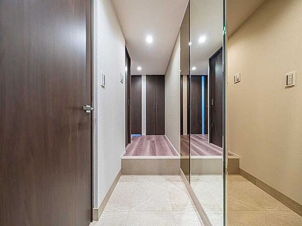 玄関を拡大表示