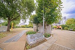 池袋本町電車の見える公園 250m