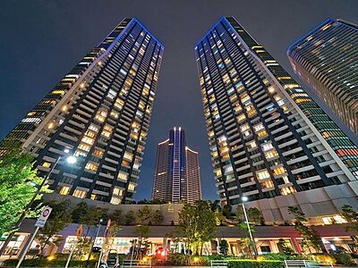 外観:写真左側の建物 外観:写真左側の建物