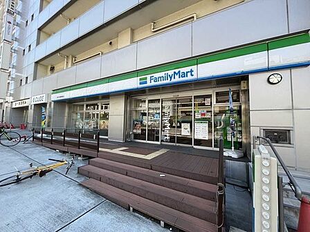 ファミリーマート 新宿戸塚警察署前店 120m