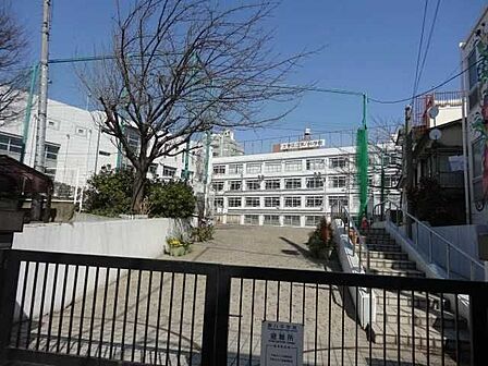 文京区立第八中学校 300m
