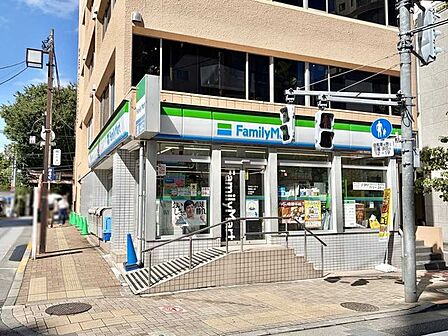 ファミリーマート 神楽坂上店 380m
