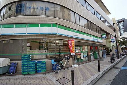 ファミリーマート麻布十番店 120m