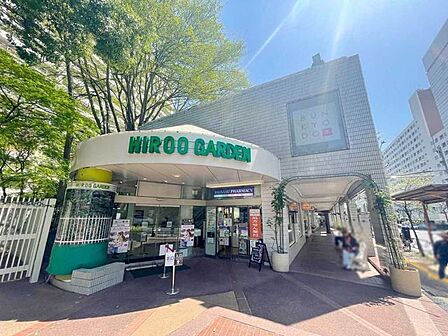 広尾ガーデン 560m