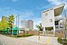 周辺：港区立港南小学校 1070m