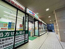 ドラッグセイムス 芝浦海岸通店 450m