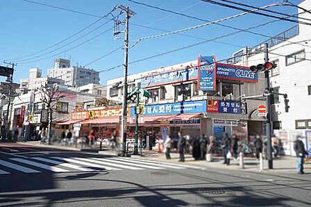 サンドラッグ青物横丁店 90m