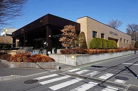 市立図書館 950m
