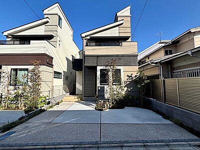 外観:全2区画/右側 外観:全2区画/右側
