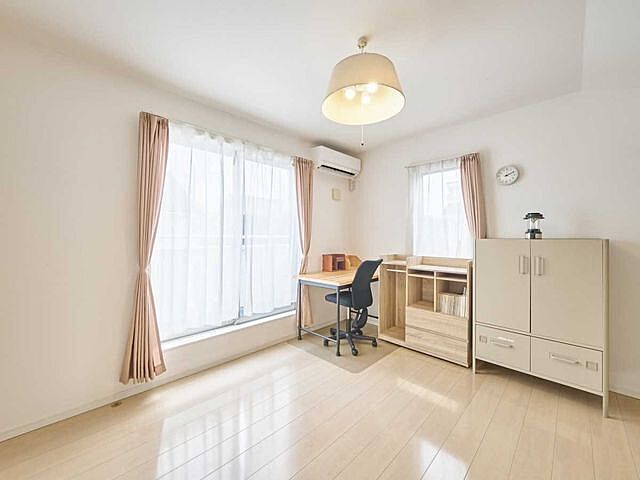 室内 小平市小川町1丁目