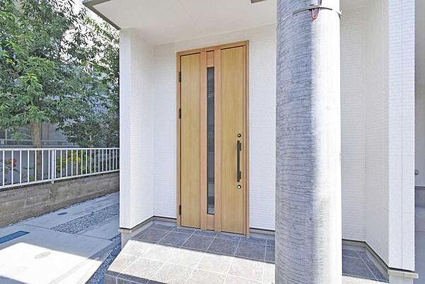 玄関を拡大表示