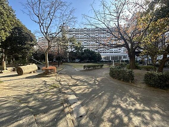  奥田三角公園...
