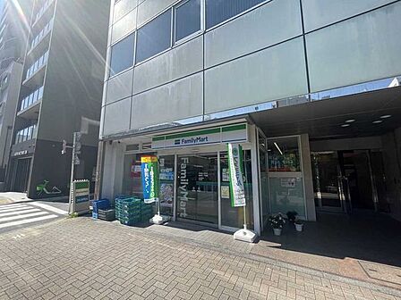 ファミリーマート 東麻布一丁目店 130m