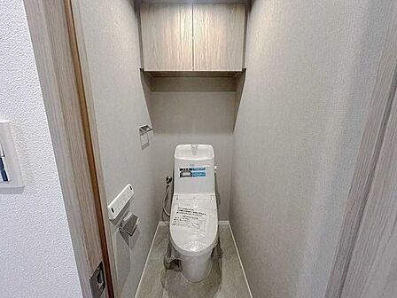 壁付リモコン型の水洗トイレです