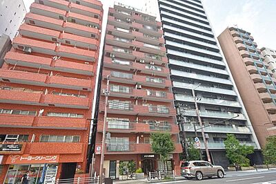 外観:写真中央の建物 外観:写真中央の建物