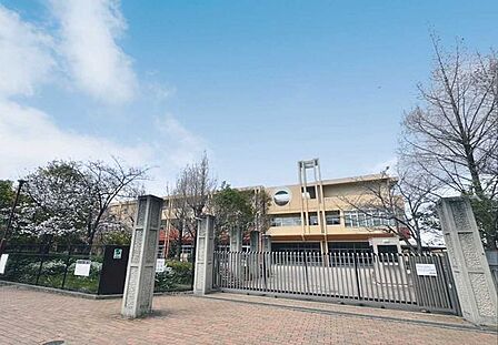 西宮市立南甲子園小学校 550m