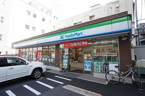  ファミリーマ...