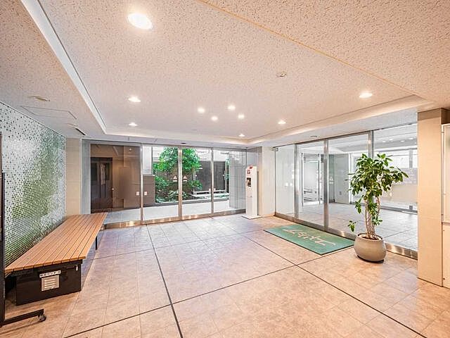 エントランス ユトリシア五番街 1階/-