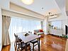 室内：約15.1畳のLDK/新宿御苑向き/西向き角住戸
