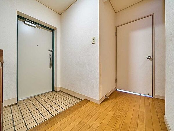 玄関を拡大表示