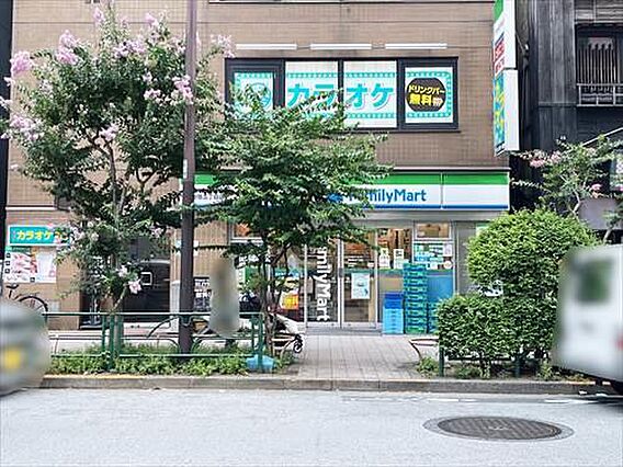 ファミリーマー...