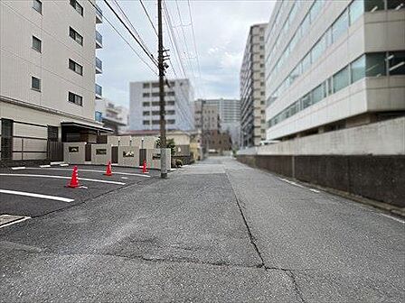 前面道路(2026年8月撮影)