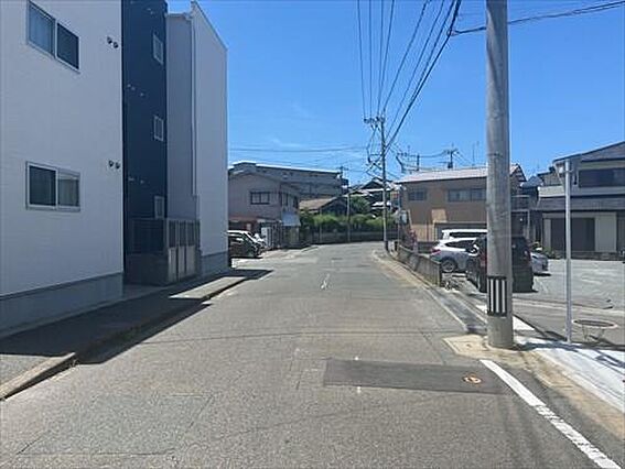 北側前面道路