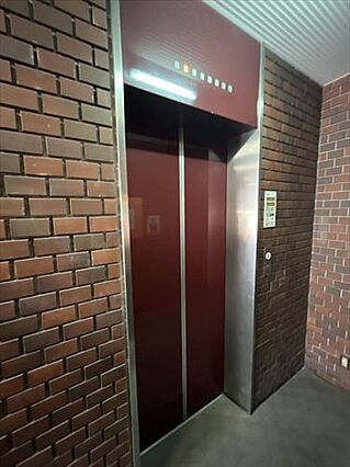 1階エレベータ...