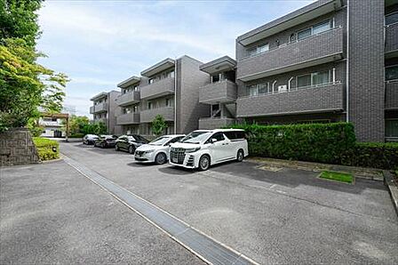 外観・駐車場