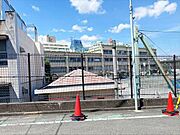 目黒区立中根小学校（290m）