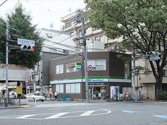 ファミリーマー...