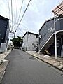 北東側前面道路
