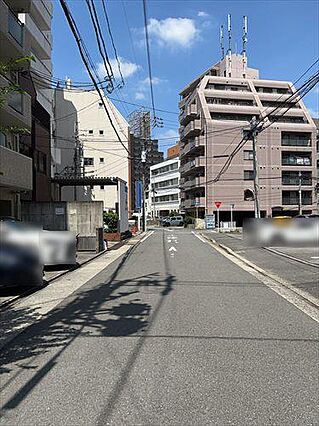 北東側前面道路