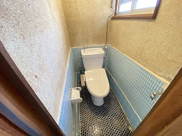トイレ：シャワー付きトイレ