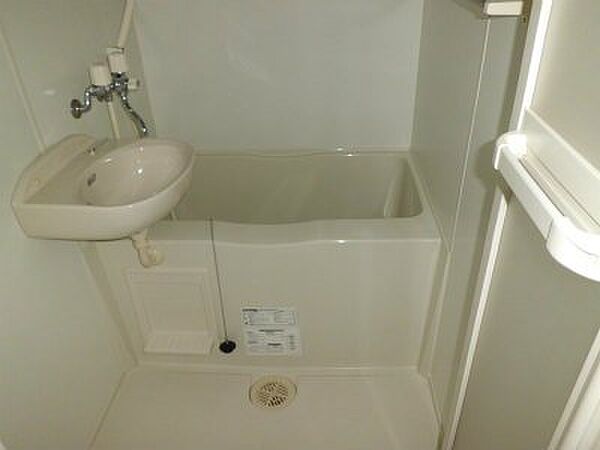 画像16:洗面台付バスルーム。