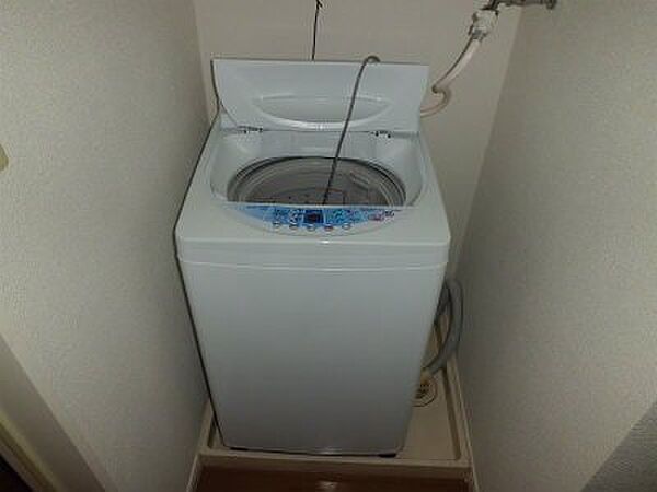 画像14:全自動洗濯機。