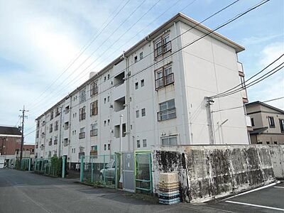外観:築年数は古めでも価格は魅力。新しい暮らしを始めませんか? 外観:築年数は古めでも価格は魅力。新しい暮らしを始めませんか?