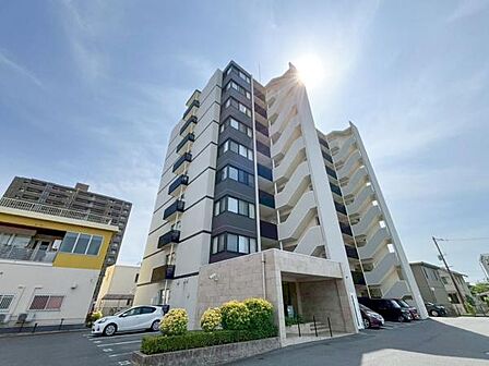 岡山市南区新保に位置する、生活利便性に優れたマンションです!