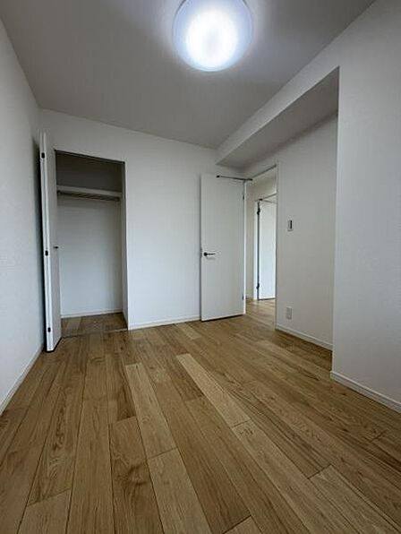 すべての洋室に収納がついています。