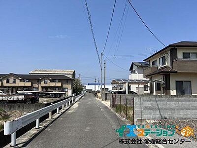 外観:前面道路です 外観:前面道路です