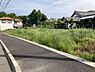 外観：前面道路の歩道部分