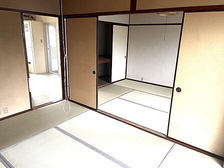 和室1から和室2を見たところ