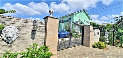 外観:門もお洒落な造りになっています。 外観:門もお洒落な造りになっています。