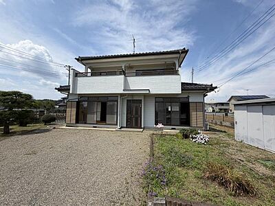 外観:きれいな邸宅!駐車スペース複数台可能!! 外観:きれいな邸宅!駐車スペース複数台可能!!