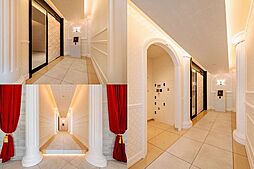 エントランスを抜けると自動ドアオートロック、宅配ＢＯＸがございます。