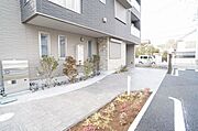 アプローチ■歩車分離になっております。
