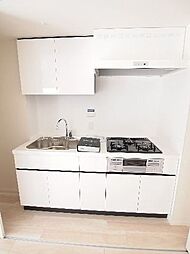 グリル付き3口コンロのシステムキッチンです。