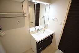 三面鏡の洗面化粧台♪